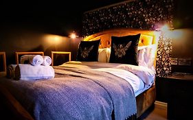 The Mad Hatter'S Guestrooms